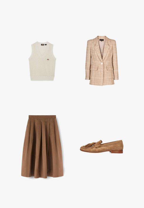Blazer de tweed beige con un patrón de cuadros, cierre frontal con botones y dos bolsillos de solapa. Presenta un cuello con muesca y mangas largas.; Chaleco de punto sin mangas color crema con escote en V, que presenta un patrón texturizado de puntos en relieve y un pequeño parche de logo.; Falda marrón plisada hasta la rodilla con una cintura ajustada, hecha de tela ligera, mostrada sobre un fondo blanco.; Mocasines de ante en marrón claro con tacón plano, que presentan un borlas decorativa y un acabado cosido a lo largo de los bordes.