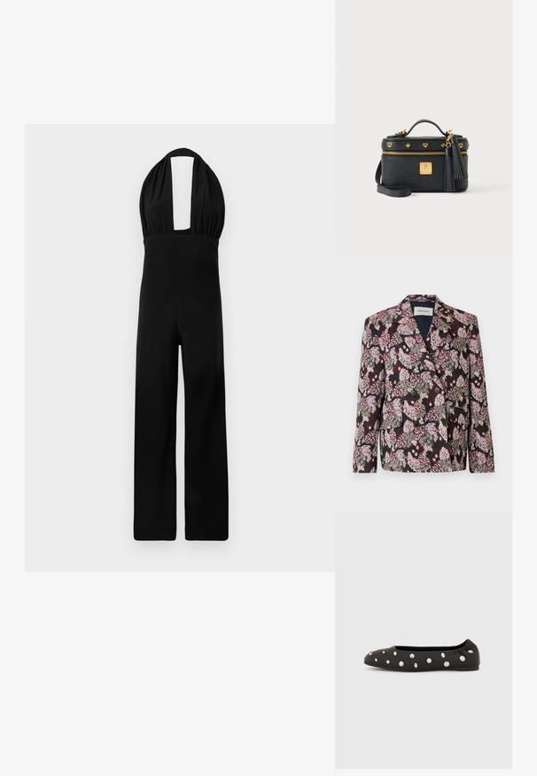 Blomstret dobbeltradet blazer i sort, med lyserøde og blå mønstre, hakkede revers, to forlommer og sorte knapper.; Sort halterneck jumpsuit med en dyb udskæring, samlet bodice og bredbenet design. Stoffet har en glat tekstur og ensartet farve.; Sort ballerinasko med elastisk bag på skaftet og spredte store sølvfarvede runde nitter på overdelen, vist i profil mod en hvid baggrund.; Sort tekstureret læderhåndtaske med gyldent lynlås, logonitter, kvaster, top håndtag og aftagelig skulderrem på ensartet grå baggrund.