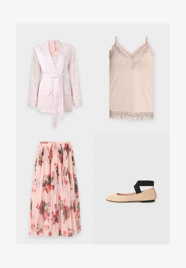 Lichtroze blazer met lange mouwen van gestructureerde stof, twee klepzakken aan de voorkant en een ceintuur van dezelfde stof die in de taille is gestrikt.; Beige zijden cami met kanten rand langs de V-halslijn, bandjes en zoom op een effen lichtgrijze achtergrond.; Tule rok met een zachte roze basis, met een bloemenpatroon in rood en groen. De stof is doorschijnend met geplooide fronsen aan de tailleband.; Beige leren balletschoenen met een spitse neus en een zwarte band rond de enkel, met een gladde textuur en een minimalistisch ontwerp.