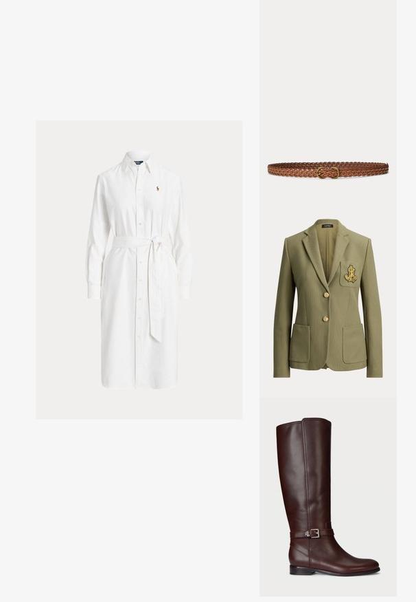 Olijfgroene, op maat gemaakte blazer met ingesneden revers, twee voorzakken, twee gouden knopen en een goud geborduurd logo op de borstzak.; Witte blousejurk met lange mouwen, kraag, taillint en klein geborduurd logo op de linkerborst.; Bruine leren kniehoog laars met een gladde textuur, zilverkleurige gesp als accent en een lage, gestapelde hak. Bevat subtiele stikdetails.; Bruine gevlochten leren riem met een kleine ovale messing gesp, plat weergegeven op een lichtgrijze achtergrond.
