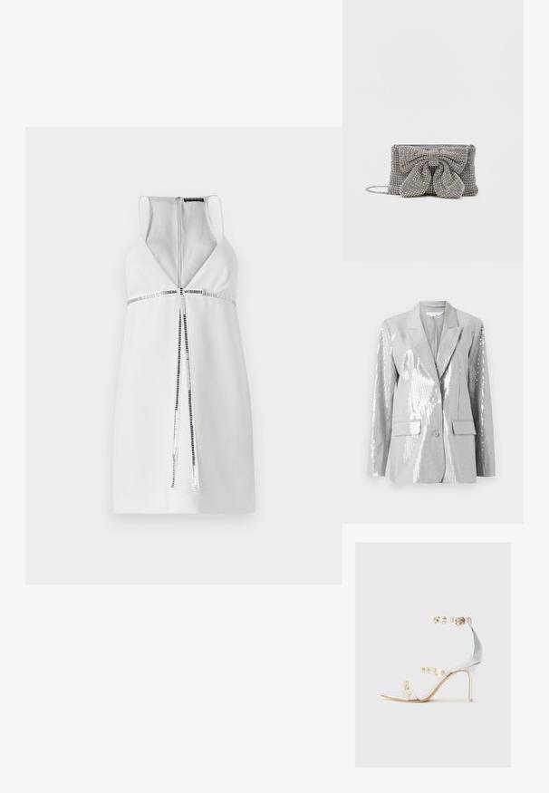 Good American Blazer - grey; Vestido blanco sin mangas con un escote en V profundo, detalle de cremallera plateada y un acento de franjas horizontales texturizadas en la cintura. Acabado de tejido suave.; Sandalia de tacón transparente con tiras adornadas con tachuelas doradas, tacón delgado y diseño de punta abierta con un acabado suave y brillante.; Bolso gris brillante con una superficie texturada, que presenta un gran lazo decorativo en el frente y una correa de cadena. Forma rectangular compacta.