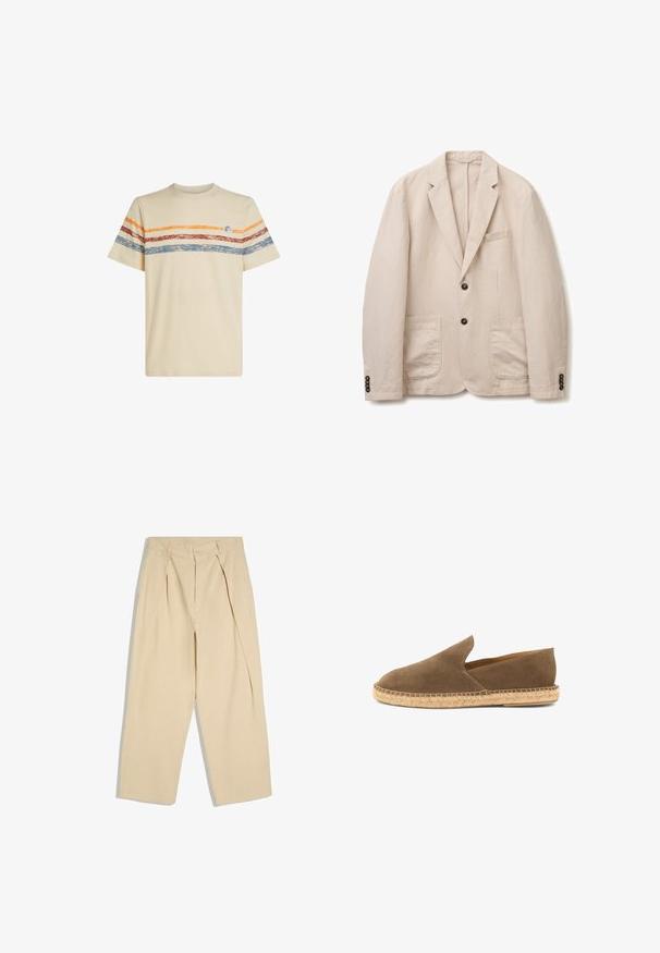 Beige ribfluwelen blazer met twee zwarte knopen, notched revers, twee opgestikte voorzakken en knoopmanchetten.; Crème katoenen t-shirt met horizontale strepen in oranje, rood en blauw. Korte mouwen, ronde halslijn en een klein logo detail op de borst.; Beige hoge taille broek met plooien aan de voorkant, knoop- en ritssluiting en brede rechte pijpen.; Bruine suède instap-espadrille met gevlochten juten zool en laag uitgesneden zijkanten, ontworpen voor casual gebruik.