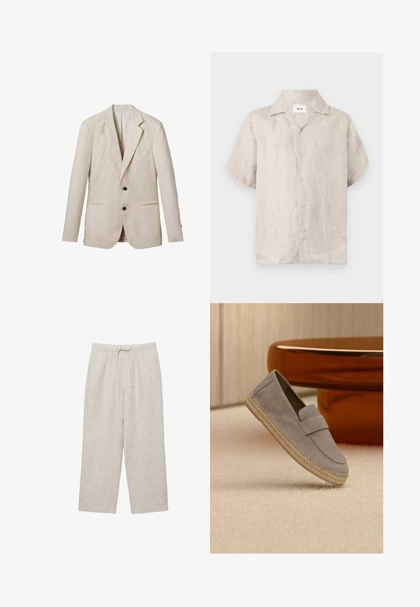 Világos bézs vászon zakó, amelynek hegyes reverje, két elülső zsebe és két fekete gombja van, minimális részletezéssel. Simaságot és textúrált felületet ötvöz.; Bézs rövid ujjú len ing, gallérral és elöl gombokkal, a gallér belsejében látható fehér címkével, amelyen „NN.07“ felirat olvasható.; Világos bézs színű vászonnadrág elasztikus derékrésszel és húzózsinórral, egyenes szárú szabással, oldal zsebekkel.; Világosszürke szarvasbőr mokaszin fonott juta talppal, bézs szőnyegen támaszkodva, háttérben fényes barna asztallal.
