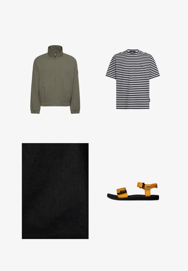 Olivengrøn, letvægtsjakke med høj hals, frontlynlås, elastiske manchetter og to sidelommer, vist på hvid baggrund.; Sort og hvid stribet t-shirt med rund hals og korte ærmer, med et lille logo på brystet og en sidetag ved kanten.; Nærbillede af sort linnedtekstur, der viser fine, vævede fibre og subtile naturlige folder.; Gul stof sandal med to justerbare remme, sort gummisål, struktureret fodseng og hvid detalje på sålen. Sidevinkel.
