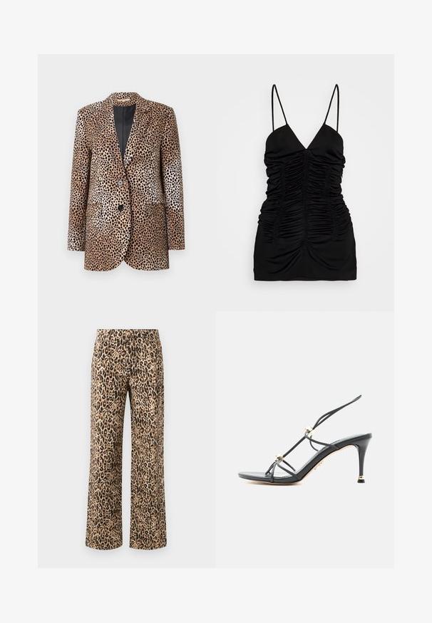 Leopardmønster blazer i beige og sort, med to knapper, slidser og sidelommer, lavet af et glat, blankt stof.; BITE Studios SIRENE - Top - black; Leopardprint brede benbukser i beige og sort. Fabrik i bomuldsblanding med en glat tekstur, der har et højt talje design og ingen synlige metaldele.; Sort højhælet sandal med tynde stropper og guldbelagte perle dekorationer på en spids stilettohæl.