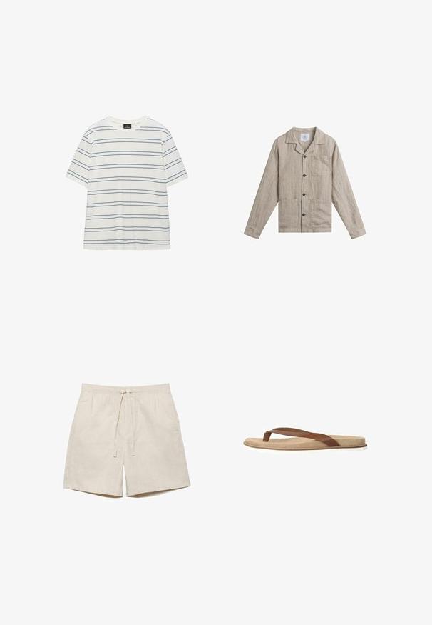 Beige linnen overhemd met lange mouwen, knopen, kraag en drie voorzakken, plat gelegd op een witte achtergrond.; Witte T-shirt met korte mouwen, bekleed met dunne, gelijkmatig verdeelde horizontale marineblauwe strepen en een ronde hals.; Beige casual korte broek met elastische tailleband en trekkoord, knielengte, gemaakt van lichtgewicht stof.; Platte beige sandaal met bruine leren band en witte zool, vanaf de zijkant op een witte achtergrond.