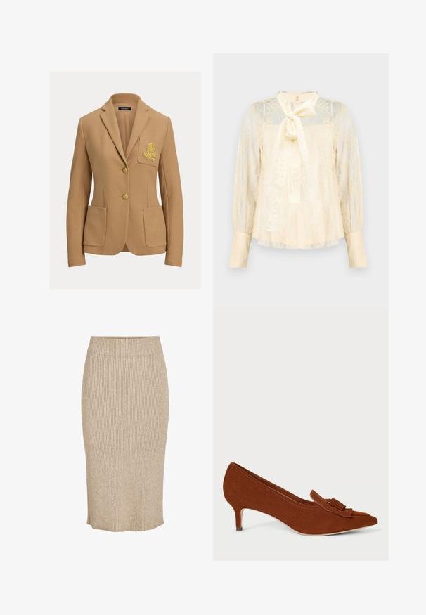 Beige blazer med struktureret stof, to guldbelagte knapper og en brystlomme med et broderet logo i guld. Indeholder to forlommer.; Lysecremefarvet bluse lavet af blonder med en sløjfedetalje ved halsen, gennemsigtige lange ærmer og manchetter med knapper. Tekstureret blomsterprint over det hele.; Strik nederdel i en lys beige farve med lodret ribbestruktur, knælang med elastisk talje og lige skæring.; Brun ruskind hæl med spids tå og lille frynseaccent på vampen. Subtil tekstur og en slank, let buet hæl.