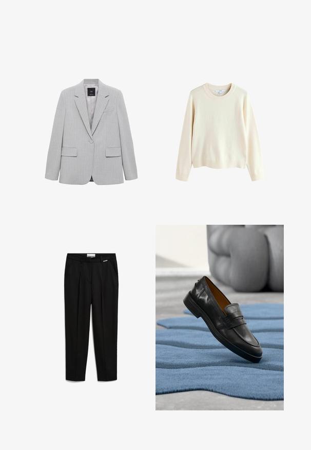 Grau gestreifter Blazer mit Reverskragen, einreihiger Knopfverschluss und zwei Fronttaschen. Mit glatter Fütterung und taillierter Passform.; Cremfarbener Pullover aus weichem Strickstoff, mit Rundhalsausschnitt, gerippten Bündchen und Saum sowie Raglanärmeln.; Schwarze Hose aus glattem Stoff, mit geradem Beinanschnitt, seitlichen Taschen und einem dezente Markenakzent am Bund.; Schwarzer Lederschuh im Mokassin-Stil auf einem blauen, strukturierten Teppich, im Hintergrund ist ein verschwommenes graues Kissen zu sehen.