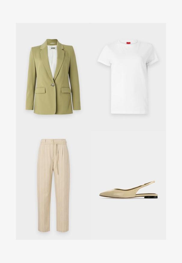 Oliven grøn blazer lavet af glat stof, med en enkelt knaplukning, notchede reverser og to forlommer.; Hvid kortærmet t-shirt lavet af letvægts bomuld. Har en rund halsudskæring og rullede ærmer. Rød logoetiket på kraven.; Beige stribede bukser med en afslappet pasform, der har en indsnævret talje, knaplukning og bælte med slipseanordning, lavet af letvægtsstof.; Beige spids tå slingback flad sko med lav sort hæl og en glat læderfinish, vist fra siden på en ensfarvet baggrund.