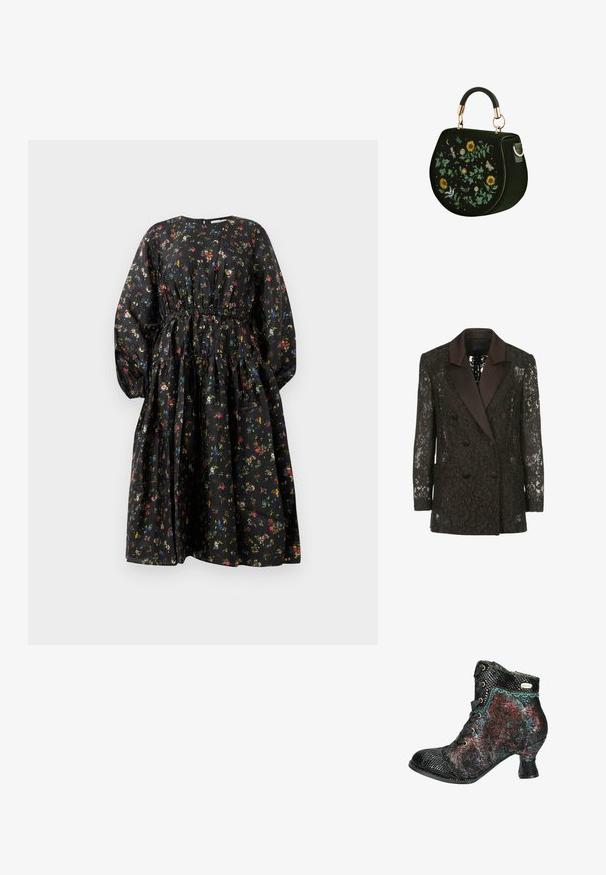 Zwarte kanten blazer met een satijnen schalkraag, dubbele knopen aan de voorkant en twee opgestikte zakken, met bloemmotieven.; Zwarte bloemenjurk met lange mouwen, ingezette taille en gelaagde rok. Heeft een kleurrijk bloemenpatroon en een gladde stoftextuur.; Zwarte enkelboot met een gestructureerd oppervlak, een multikleurig bloemenpatroon, vetersluiting aan de voorkant, golvende rand en een korte blokhak.; Donkergroene handtas met ronde vorm, bovenste handvat en geborduurde ontwerpen van zonnebloemen, bladeren, libel, vlinder en vogel.