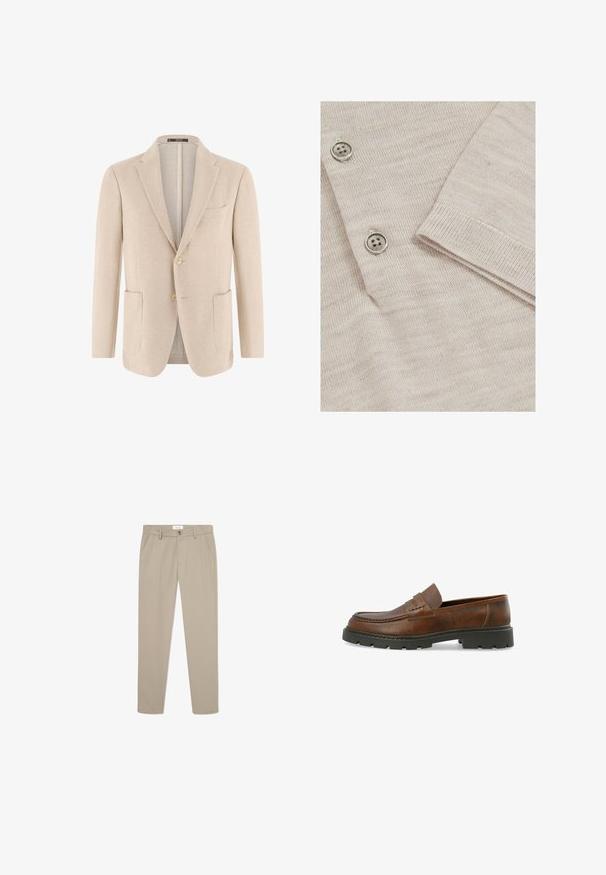 Lyse beige herreblazer med to forlommer, enkeltkneppet lukning med to knapper og slag med hak, tekstureret stof.; Lys beige cardigan med en fin strikstruktur. Har tre metalliske knapper og ribbede manchetter for et struktureret finish.; Beige skræddersyede bukser lavet af et glat stof. Har forlommer, en knaplukning og et slankt, lige ben-design.; Brune læder loafers med tekstureret overflade, rund tå og en kraftig sort gummisål; har minimal syning og et klassisk design.