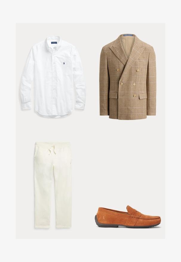 Beige og brun hundetandsmønstret dobbeltradet blazer med brede slag, seks knapper og klaplommer foran.; Hvid skjorte med lange ærmer, knapper og krave, med lille mørkt logo på venstre bryst, lagt fladt på en lys baggrund.; Off-white joggingbukser med elastisk talje, forlommer og snøre til justering.; Brun herre loafer i ruskind med syningdetaljer, en penny-lomme på overdelen og en mørk gummisål.