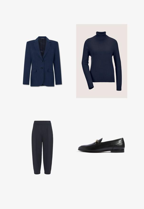 Marineblauer, taillierter Blazer mit zwei Knöpfen, Revers mit Kerbe und zwei vorderen Pattentaschen, dargestellt vor einem schlichten weißen Hintergrund.; Marineblauer langärmeliger Rollkragenpullover mit geripptem Kragen, Bündchen und Saum, auf einem neutralen Hintergrund präsentiert.; Marineblaue, schmal zulaufende Hose mit einem elastischen Bund, die mittlere Falten, eine glatte Textur und einen knöchellangen Schnitt aufweist.; Scarosso ALESSANDRA - Slipper - black calf