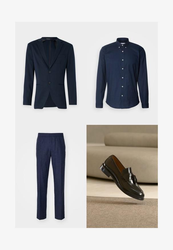 Námornícky modrý blazer s klopovým golierom, dvoma prednými gombíkmi a jednou prsníkovou vreckom, vyrobený z hladkého materiálu. Prispôsobený strih.; Námořnická modrá košile s dlouhým rukávem, s límečkem na knoflíky, předními knoflíky a zaobleným lemem. Vyrobeno ze hladké bavlněné tkaniny.; Námornícke modré ľanové nohavice s elastickým pásom, s rovnými nohavicami a bez viditeľných vzorov alebo kovových detailov. Hladká textura.; Čierna kožená mokasína so strapcami vznášajúca sa nad béžovým koberecom s béžovou pohovkou v pozadí.