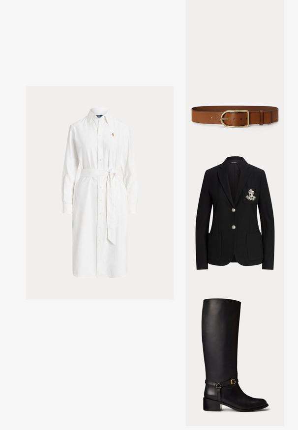 Schwarzer maßgeschneiderter Blazer mit zwei silbernen Knöpfen, Pattentaschen und einem bestickten weißen Monogramm auf der linken Brusttasche.; Weißes Hemdkleid mit langen Ärmeln, Kragen, Taillenbindung und kleinem gesticktem Logo auf der linken Brust.; Hoher schwarzer Lederstiefel mit niedrigem Blockabsatz und dekorativem seitlichem Riemen mit goldener Schnalle, von der Außenseite gezeigt.; Brauner Ledergürtel mit großer goldener ovaler Schnalle und mehreren Einstelllöchern, dargestellt auf schlichtem Hintergrund.