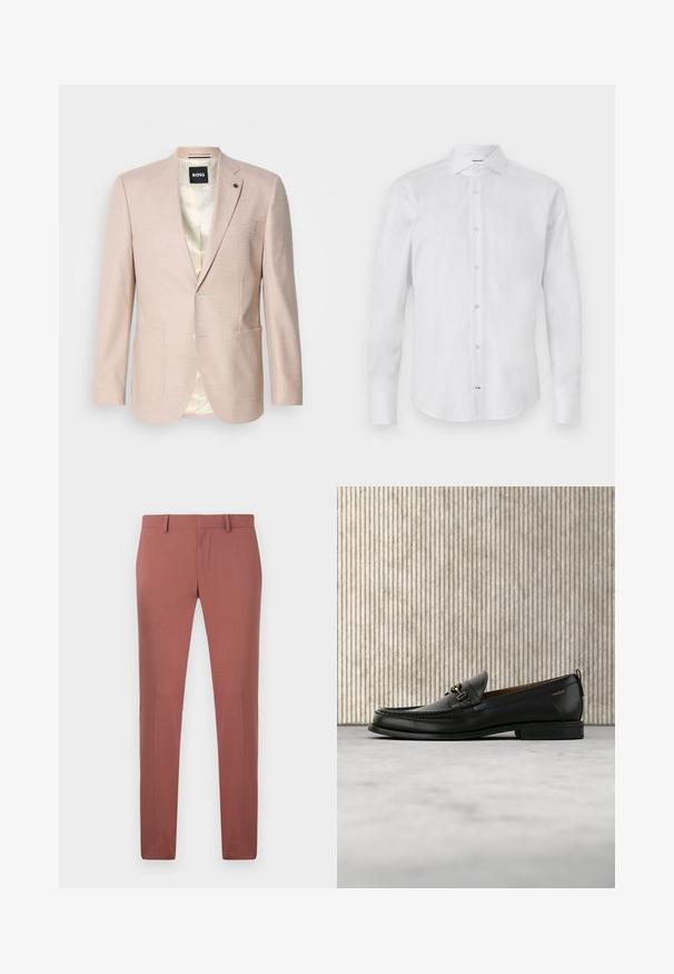 Blazer rosa claro con un sutil patrón de cuadros. Cuenta con solapa muestrada, dos bolsillos frontales y cierre de un solo botón. Forrado en su interior.; Camisa blanca de manga larga con botones hecha de tela suave; presenta un cuello clásico, cierre de botones y dobladillo redondeado.; Pantalones a medida en color rojo ladrillo, fabricados con una tela suave, con un corte recto, cinturas con presillas y un cierre frontal de cremallera con botón.; Mocasín de cuero negro con pieza metálica dorada y logotipo "HUGO", exhibido sobre una alfombra beige y muebles translúcidos marrones.