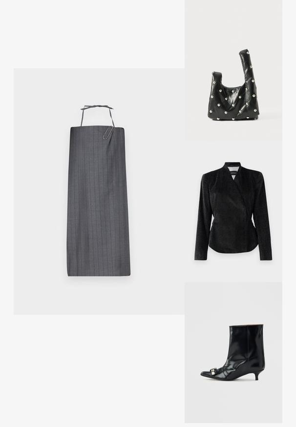 Sort wrap-jacket i tekstureret stof med subtil glans, lange ærmer og en tætsiddende silhuet; ingen synlige lukninger.; Grå stribet forkle med lige snit, der har en nakkestrop og et dekorativt papirklips på forsiden. Glat stofstruktur.; Sort læder ankelstøvle med spids tå, lav kitten-hæl og dekorativ sølvspænde på siden nær tåen.; Sort lædertaske med en blød tekstur, der har runde top-håndtag og metallisk perleaccent på overfladen. Kompakt, struktureret form.