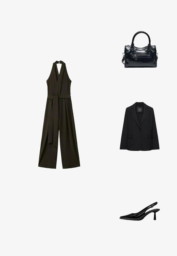 Blazer noir sur mesure avec fermeture à un bouton, revers crantés et poches à rabat, étiquette Pull&Bear, présenté sur fond blanc.; Combinaison noire sans manches à col licou avec pantalons larges et ceinture en tissu à la taille.; Escarpin slingback en cuir verni noir avec bout pointu, talon bloc de hauteur moyenne et bride réglable à boucle sur fond blanc.; Sac à main en cuir noir brillant avec deux poignées, poche avant zippée et bandoulière amovible sur fond blanc.