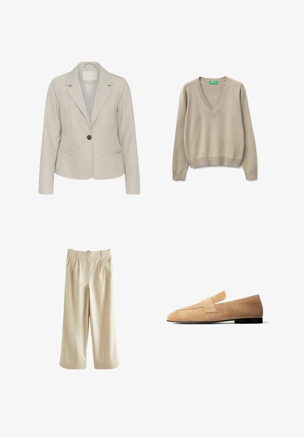 Blazer gris claro con rayas verticales, cierre de un solo botón, solapas con muesca y bolsillos laterales. Fabricado en una tela suave con un corte entallado.; Jersey de cuello en V color beige claro con mangas largas y puños y dobladillo acanalados, colocado plano sobre un fondo blanco.; Next SMART WIDE LEG - Pantalones - stone; Mocasín de ante marrón claro con un tacón bajo negro y una amplia tira decorativa en la parte superior, mostrado de perfil sobre un fondo blanco.