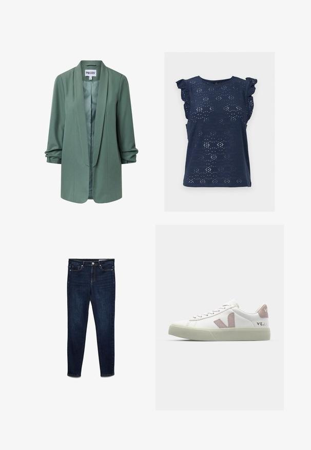 Lysegrøn skræddersyet blazer med sjalskrave, lange ærmer, åben front og let rynkning ved manchetterne.; Marineblå ærmeløs bluse med hulmønster og flæseærmer, rund halsudskæring og lige kant.; Mørkeblå skinny jeans med fem lommer, knaplukning og synlige syninger på en hvid baggrund.; Hvide sneakers med en tekstureret læderoverdel, lyserøde logoer og en lys grøn gummisål. Har snørebånd foran og et minimalistisk design.