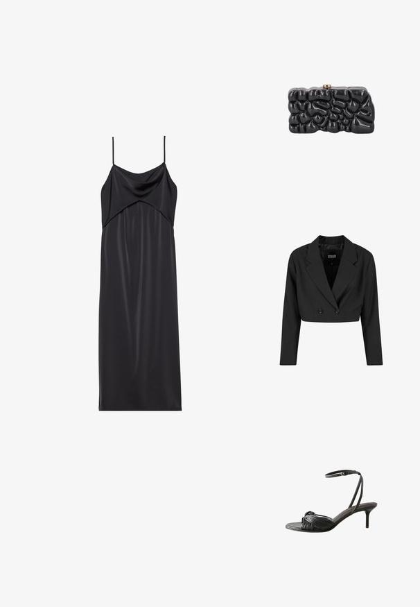 Zwarte cropped blazer van gladde stof. Voorzien van een dubbelgebreid voorpand met twee zwarte knopen en scherpe revers. Inclusief lange mouwen.; Zwarte satijnen slipdress met dunne spaghettibandjes, een gedrapeerde halslijn en een rechte silhouet. Gladde textuur en minimalistisch ontwerp.; Zwarte leren sandaal met hoge hak, met knoopbandjes over de tenen en een dunne enkelband met gesp.; Glanzende zwarte clutch met een abstract, getextureerd oppervlak en een kleine metalen sluiting bovenop, getoond tegen een witte achtergrond.