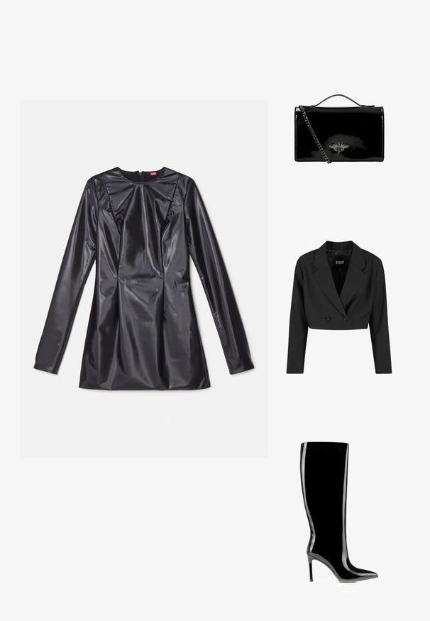 Schwarze, taillierte Blazerjacke aus glattem Stoff. Verfügt über eine doppelte Knopfleiste mit zwei schwarzen Knöpfen und scharfen Revers. Mit langen Ärmeln.; 032c TRAPEZE TOO TIGHT MINI DRESS - Cocktailkleid/festliches Kleid - black luster; Schwarzer kniehoher Stiefel aus Lackleder mit spitzer Zehenpartie und Stilettabsatz, schlanker und glänzender Oberfläche.; Schwarze Lacklederhandtasche mit Kettenriemen, ausgestattet mit einem dekorativen metallenen Bienenemblem auf der Vorderseite. Rechteckige Form mit glänzender Oberfläche.