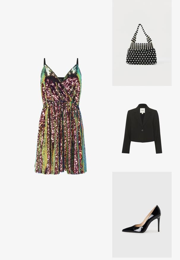 Sort cropped blazer lavet af glat stof, med lange ærmer, en spids krave og en enkelt knaplukning foran.; Ærmeløs omslagskjole med tynde sorte stropper, dækket af multikolorede glitrende perler, som skaber et levende, reflekterende mønster.; Sorte lakerede højhælede sko med en spids tå-design og en strømlinet silhuet. Har en glat, skinnende finish og en slank stiletto-hæl.; Sort-hvid perlebesat håndtaske med kort håndtag, der har skiftevis perleagtige og sorte facetterede perler i et ternet mønster.