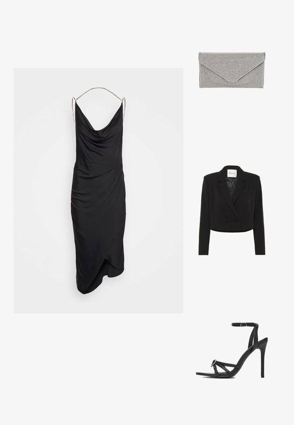 Blazer noir court à double boutonnage avec revers crantés, manches longues, fines rayures subtiles et boutons à l'avant, étiqueté "Mon Garde-Robe Essentiel."; Et Ochs ILA CHAIN COWL NECK MIDI DRESS - Robe de soirée - black; Sandale à talon haut noire à lanières avec une fine bride à la cheville, bout pointu et détail décoratif en strass à l'avant. Texture en cuir lisse.; Pochette argentée au surface texturée et cloutée. Elle présente un design en forme d'enveloppe avec un rabat en angle et une bordure noire contrastante.