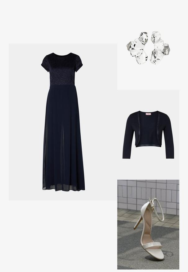 Marineblaue, kürzere Strickjacke mit einer weichen, glatten Textur, langen Ärmeln und Satinakzenten entlang der offenen Vorderseite.; Navyblaues Abendkleid mit kurzen Spitzenärmeln, einem taillierten Oberteil und einem fließenden Rock mit Seitenschlitzen und einem weichen, durchsichtigen Überzug.; Riemchensandalette mit hohem Absatz aus glänzendem weißem Material. Verfügt über einen dünnen Knöchelriemen und zwei vordere Bänder, mit beigem Innenfutter und schlankem Stiletto-Absatz.; Cluster von sechs unregelmäßig geformten, transluzenten und reflektierenden glasähnlichen Stücken, angeordnet auf weißem Hintergrund.