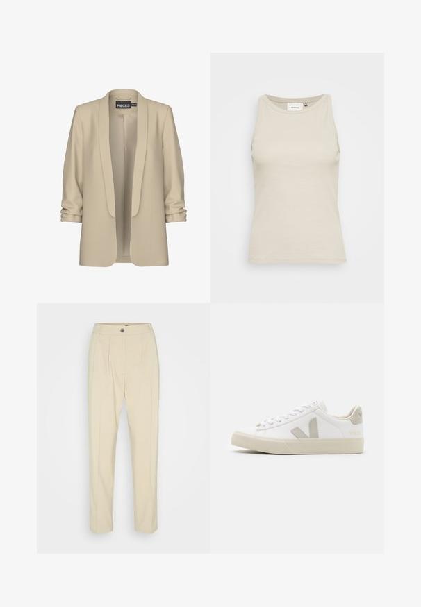 Beige Blazer mit Schalkragen und offener Vorderseite. Weiche, glatte Textur; 3/4-lange Ärmel mit Raffung. Keine Verschlüsse.; Helles beiges Tanktop aus geripptem Stoff mit rundem Ausschnitt und ärmellosem Design. Verfügt über ein dezentes Markenlabel innen.; Beige Hochbundhose mit Vorderfalten, Knopfverschluss und Gürtelschlaufen, auf einem weißen Hintergrund präsentiert.; Weiße Sneaker aus Leder mit grauen V-Logo-Akzenten, strukturiertem Gummiabsatz, weißen Schnürsenkeln sowie gepolstertem Zungen- und Knöchelbereich.