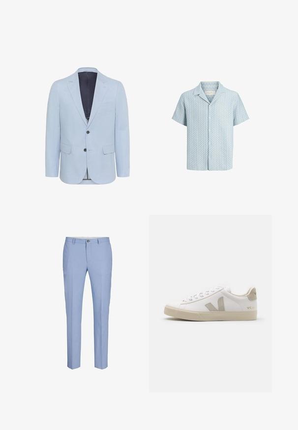 Hellblauer Blazer aus strukturiertem Stoff, mit schmalen Revers, zwei Knöpfen und zwei vorderen Taschen. Das Innenfutter ist in dunkler Farbe gehalten.; Kurzärmeliges Hemd mit Knopfleiste, blau-beiges Hahnentrittmuster und Camp-Kragen.; Helle blaue Hose mit taillierter Passform, aus glattem Stoff gefertigt, mit Reißverschluss, Gürtelschlaufen und zwei seitlichen Taschen.; Weiße Ledersneaker mit beigen Akzenten, flacher Gummisohle, runder Zehenpartie und kontrastierendem Logo an der Seite und Rückseite. Mit Schnürdesign.