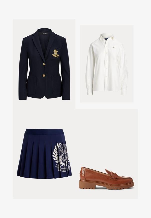 Blazer azul marino con botones dorados, dos bolsillos delanteros y un logo bordado en oro en el bolsillo izquierdo del pecho.; Camisa blanca de manga larga con botones, cuello y pequeño logo bordado en el pecho izquierdo.; Falda plisada azul marino con cinturilla ancha y logotipo blanco con escudo temático de tenis en el lado inferior derecho.; Mocasín de cuero marrón con suela gruesa de goma y tacón bajo, con detalle de una tira cosida en la parte superior.