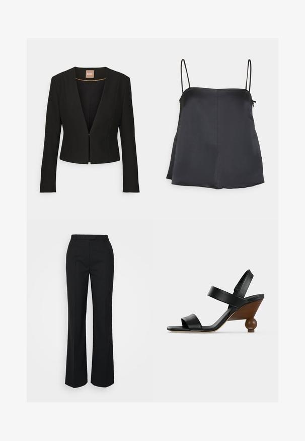 Sort cropped blazer med dyb V-udskæring, lange ærmer og en enkelt frontlås. Lavet af et glat, robust stof med en subtil glans.; House of Dagmar SHINY STRAP TOP - Top - dark navy; Sorte skræddersyede bukser med lige ben, der har en glat overflade og en flad front med læg, lavet af et letvægtigt stof.; Sort læder åben tå sandal med to remme og en træ kilehæl med en rund kugleformet bund.