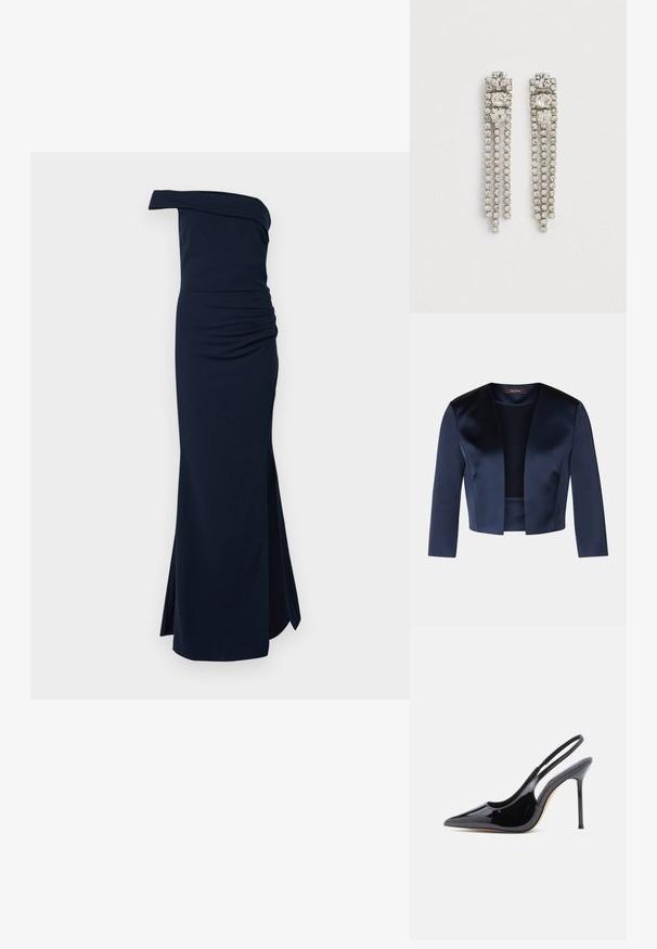 Námornícky modrá skrátená bunda vyrobená z hladkej saténovej tkaniny s tromi štvrtinovými rukávmi a otvoreným predným dizajnom. Bez zapínania alebo ozdobných prvkov.; Námornícky modré šaty na jedno rameno s riasením a bočným rozparkom. Vyrobené z hladkej, elastickej tkaniny pre prispôsobený siluetu.; Čierny lakovaný lodička na opätku so zúženou špičkou, štíhlym vysokým opätkom a zakriveným výrezom na boku. Hladký, lesklý povrch.; Visiace strieborné náušnice s tromi veľkými štvorcovými kryštálmi na vrchu a troma prameňmi menších okrúhlych kryštálov zavesenými nižšie.