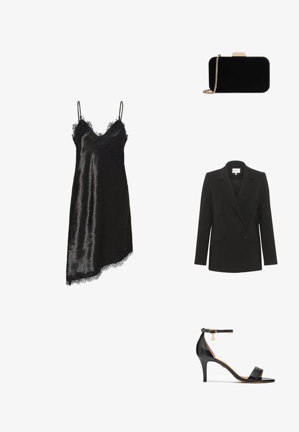 Schwarzes, doppelt geknöpftes Blazer mit taillierter Passform, Reverskragen, zwei vorderen Taschen und schwarzen Knöpfen. Glattes Material mit schlichtem Design.; Schwarzes Satinkleid mit Spitzensaum, dünnen Schulterträgern und asymmetrischem Saum.; Schwarze Leder-Sandaletten mit hohem Absatz, einem einzelnen Riemen über den Zehen, einem Knöchelriemen, goldenen Beschlägen und einem schlanken Stiletto-Absatz.; Schwarze Samt-Clutch mit goldfarbener Hardware, rechteckiger Form und Kettenriemen, mit glatter Textur und ohne sichtbare Muster.