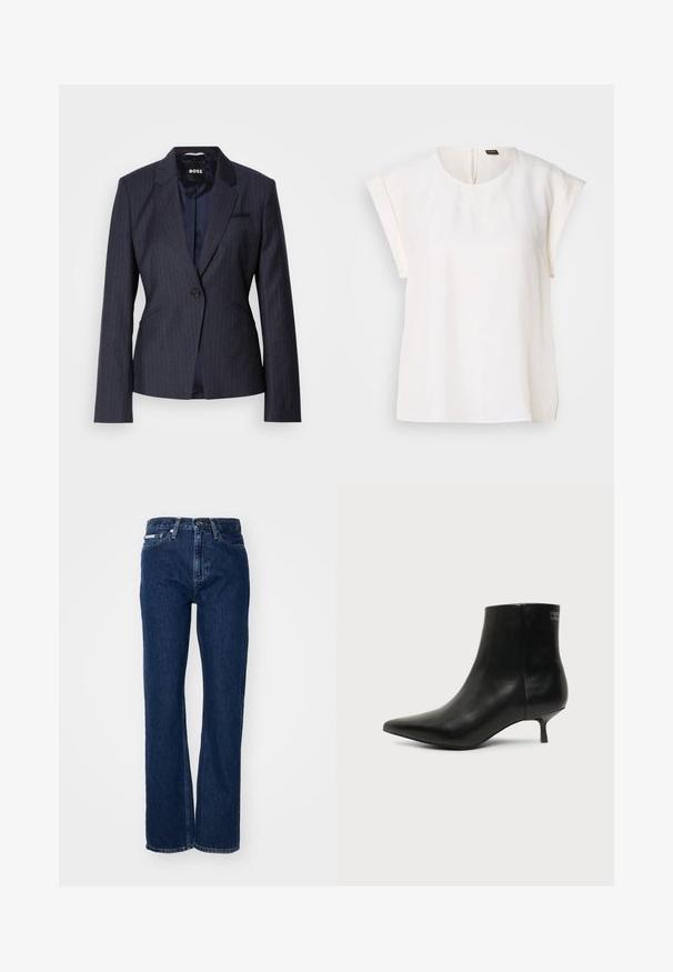 Blazer à rayures bleu marine foncé avec une fermeture à un bouton, des revers crantés et deux poches avant. Doublure intérieure lisse visible.; Blouse blanche à manches courtes avec encolure ronde et coupe ample, avec une petite étiquette noire et orange au dos du col.; Jeans en denim bleu foncé avec jambes droites, fermeture à bouton et cinq poches. Le tissu a une légère texture avec des détails de couture subtils.; Bottine en cuir noir avec bout pointu et petit talon kitten sur fond clair, vue côté extérieur.