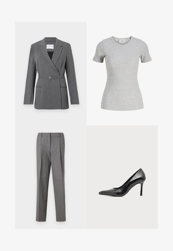 Blazer gris à rayures avec une coupe ajustée, revers crantés, fermeture à un bouton et taille ceinturée. Comprend deux poches avant.; T-shirt femme gris clair à manches courtes en maille côtelée, col rond et silhouette ajustée.; Pantalons grijs ajustés avec un tissu texturé, présentant un design à jambes droites, des plis à l'avant et une taille sans matériel visible.; Chaussure à talon haut pour femme en cuir verni noir avec bout pointu et talon fin sur fond clair uni.