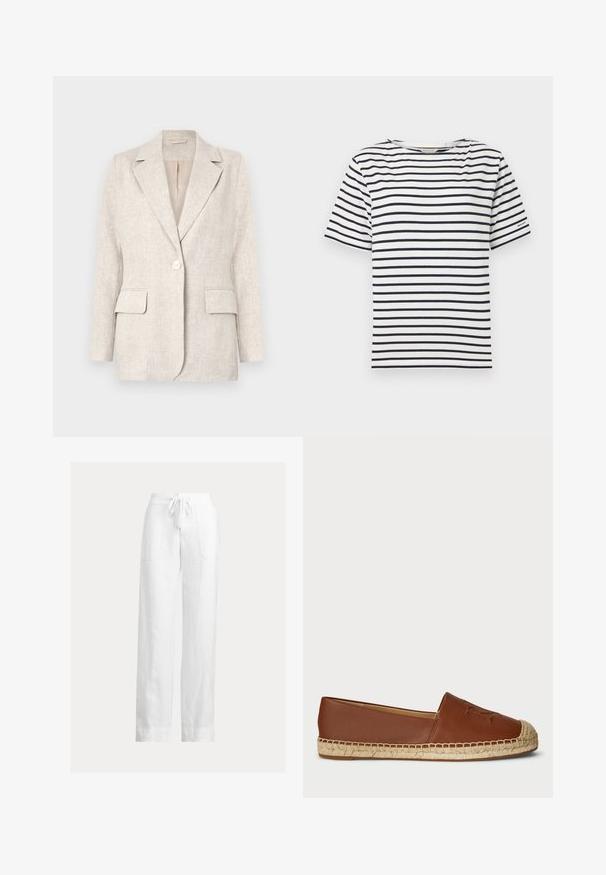 Lys beige linned blazer med notched krave, enkelt knappelukning og to forlommer. Glat tekstur med en skræddersyet pasform.; Hvid t-shirt med vandrette navy striber, rund halsudskæring, korte ærmer og en lille logo detalje på venstre ærme. Materialet er bomuld.; Hvide linnedbukser med snoretræk i taljen, vidde ben, to forlommer og en glat tekstur. Flad kant ved anklen.; Brune læder espadrille flade sko med en vævet jutesål, rund tå og prægede detaljer på overdelen. Glat tekstur med sammenhængende design.