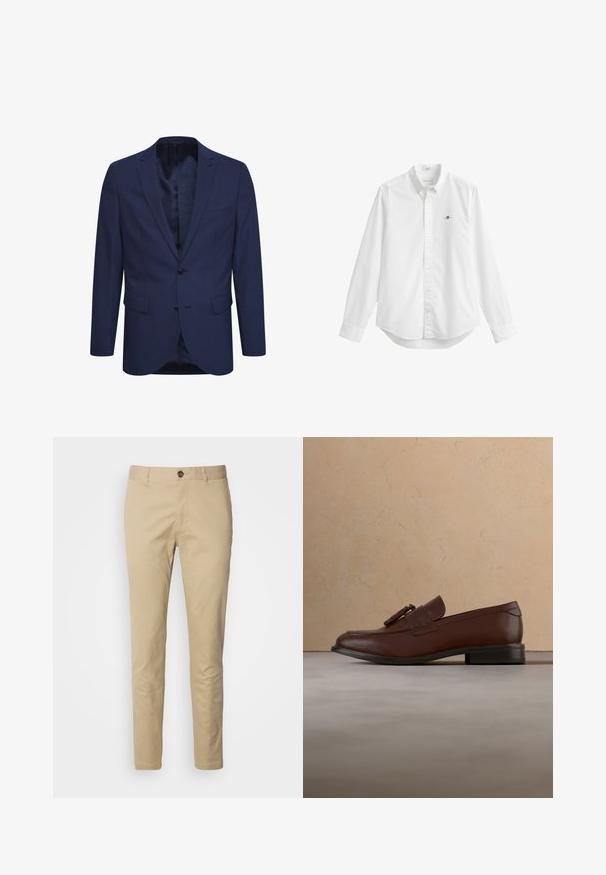 Marineblaues Blazer aus strukturiertem Stoff, mit einer Zwei-Knopf-Verschluss, einem geflammten Revers und Taschen auf der Vorderseite. Innen ist das Blazer mit einem gemusterten Futter ausgestattet.; Weißes Hemd mit langen Ärmeln, Knöpfen vorne, einem Kragen und einem kleinen gestickten Logo auf der linken Brust.; Beige Chinos mit Knopfverschluss, slim fit und glattem Baumwollstoff. Mit Steppnähten und klassischem Fünf-Taschen-Design.; Brauner Leder-Tassel-Slipper, der über einem strukturierten beigen Teppich schwebt, im Hintergrund ein runder Holztisch und gestapelte Bücher.