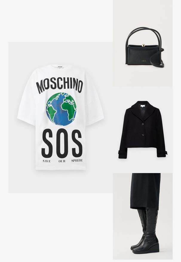 Mustat lyhyet jakut, joissa on viilletty kaulus, kaksi etunappia ja napitettavat hihansuut. Valmistettu sileästä kankaasta.; Valkoinen ylisuuri t-paita, jossa on "MOSCHINO" sinisen ja vihreän maapallon graafisen kuvan yläpuolella ja teksti "SOS SAVE OUR SPHERE" alapuolella.; Mustat nahkaiset polvimittaiset saappaat, joissa on viistopohja, sileä pinta ja sivuvetoketju. Suunniteltu virtaviivaiseksi ja istuvaksi.; Musta Furla nahkainen käsilaukku, jossa kultainen lukko, kaksi kahvaa ja pitkä hihna valkoista taustaa vasten.