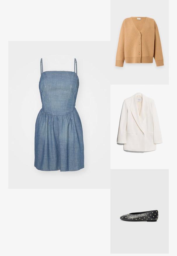 Hvid dobbeltbrystet blazer med skarpe revers, to frontlommer og glat tekstur. Etiketten siger "IVY OAK."; Beige uldcardigan med V-udskæring, fem gyldne knapper og ribbet kant. Har trekvartærmer og diskret logodetalje på brystet.; RE/DONE GATHERED DRESS - Denimkjoler - paradise cove; Sorte læder balletflade med rund tå, prydet med gyldne nitter over hele oversiden og med en lav, firkantet hæl.