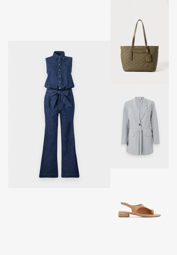 Lichtgrijze blazer van gestructureerde stof, met een enkele knoop, reverskraag en twee voorzakken. Inclusief een bijpassende riem.; Denim jumpsuit met een mouwloos ontwerp, kraag, knoopsluiting aan de voorkant en een taille met riem. Heeft wijde broekspijpen en een donkerblauwe kleur.; Sandaal van lichtbruin leer met een ontwerp met uitsparingen, een slingback-bandje en een goudkleurige knoop als accent. Lage blokhak met een gladde afwerking.; Olijfgroene Michael Kors tote tas met geperst logo patroon, dubbele schouderriemen, voorvak met ritssluiting en aangehecht leren label.