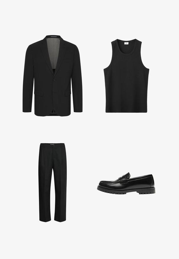 Schwarzer Blazer aus glattem Stoff, mit Reverskragen, zwei vorderen Taschen und einer Zwei-Knopf-Verschluss. Gefüttertes Innenfutter. Minimale Details.; Schwarzes geripptes ärmelloses Top mit rundem Ausschnitt, entworfen für den Freizeitgebrauch.; Schwarze Hose aus einem glatten Stoff mit einem geraden Schnitt, Falten vorne und einem elastischen Bund.; Schwarzer Leder-Slipper mit dicker Gummisohle und klassischem Penny-Detail an der Riemen, von der Außenseite gezeigt.
