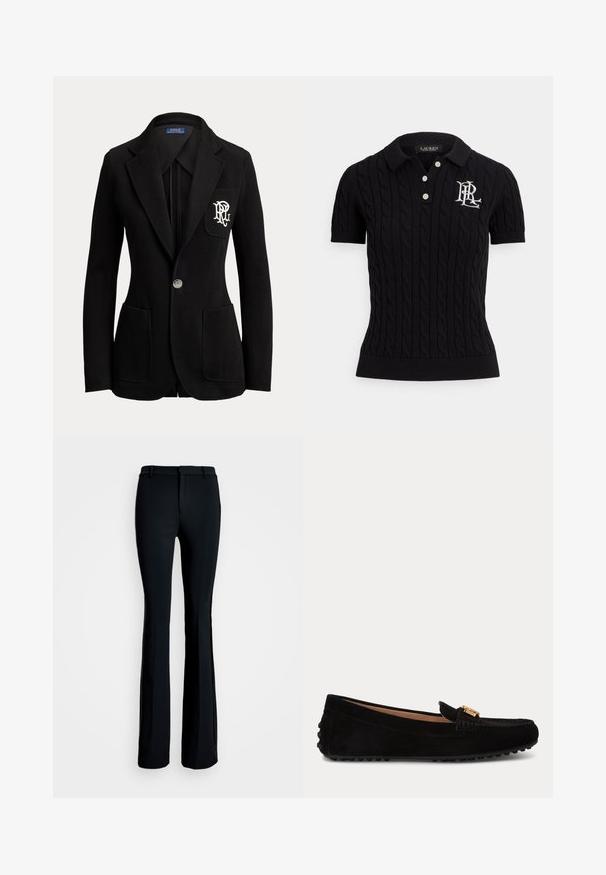 Sort enkeltknaps blazer med hakkede revers, tre forlommer og hvidt broderet logo på brystlommen.; Sort kortærmet polo med kabelstrikket tekstur, tre hvide knapper ved kraven og et broderet logo på venstre bryst.; Sorte flared bukser lavet af glat stof. Har en flad forreste talje, en slim fit gennem låret og en bred benåbning.; Sort ruskindsko med en guldfarvet metalspænde foran og gummigrebspunkter på sålen og hælen.
