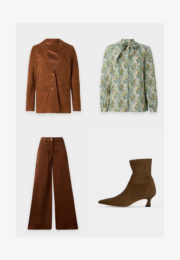 Bruine suède blazer met een notch-lapel, twee voorkezen, een enkele knoopsluiting en een soepele satijnen voering.; Langarmblouse met een striknek, gemaakt van lichte stof met een meerkleurig bloemen- en abstract patroon op een lichte achtergrond.; Bruine corduroy wijde broek met een hoge taille, voorzien van een knoopsluiting aan de voorkant en twee voorzakken. Zachte textuur met verticale ribbels.; Bruine enkellaars met spits toelopende neus en lage kittenhak, gemaakt van glad materiaal, getoond tegen een effen achtergrond.