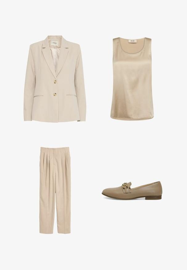 Beige Blazer mit Reverskragen, zwei Knöpfen und seitlichen Taschen. Aus glattem Stoff gefertigt, mit subtilen Nähten.; Ärmelloses beiges Satinoberteil mit rundem Ausschnitt und Mos Mosh Etikett innen am Kragen.; Beige, plissierte Hose aus leichtem Stoff. Verfügt über einen geraden Schnitt, einen Bund mit Steppnähten und keine sichtbaren Taschen.; Beige Leder Slipper mit niedrigem Absatz, ausgestattet mit einem dekorativen Riemen und metallischen Akzenten sowie einer glatten Textur. Klassisches, bequemes Design zum Reinrutschen.