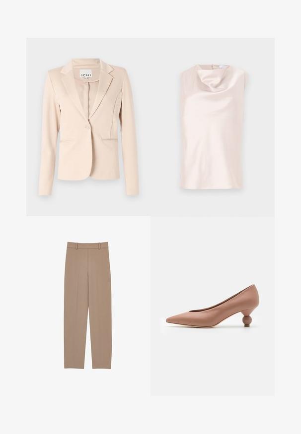 Beige blazer med enkelt knap, notched revers, lange ærmer og to forlommer, hængende mod en ensfarvet baggrund.; Ærmeløs top i silkelignende stof i blød beige med en draperet cowl-halsudskæring. Har en diskret lynlås bagpå og en glat, blank tekstur.; Beige skræddersyede bukser med lige ben, der har en plisseret front, bæltestropper og subtile syninger. Glat, letvægtigt stof.; Weekend Max Mara RENZA - Pumps - nudo
