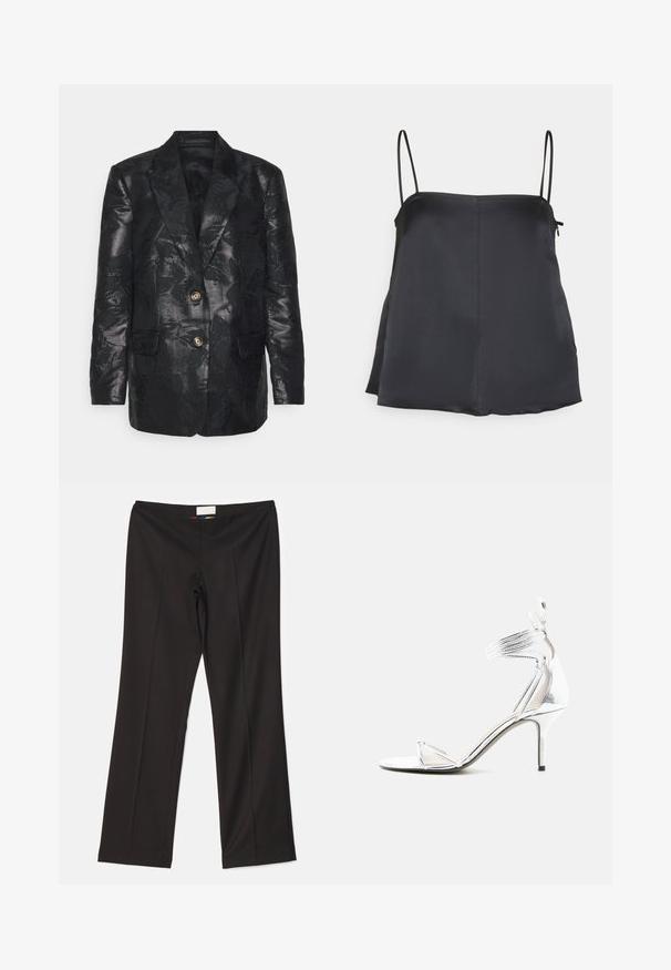 Veste noire avec un motif floral en jacquard, deux boutons dorés, col à revers et deux poches avant, texture lisse avec une finition brillante.; House of Dagmar SHINY STRAP TOP - Débardeur - dark navy; Sara Battaglia HIGH WAIST PANTS - Pantalon classique - black; Sandale à talon haut argentée avec fines brides, tour de cheville et talon aiguille fin sur fond blanc uni.