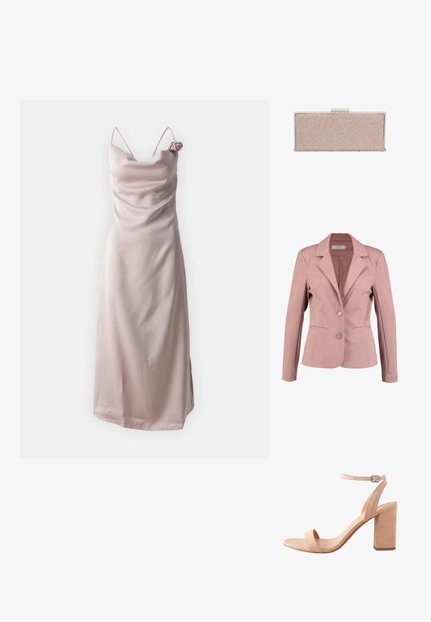 Lichtroze blazer met een gepantaloneerde kraag, enkelzijdige sluiting, twee knopen en twee voorzakken. Gladde stof met een lichte glans.; Satin slipdress in lichtroze met dunne bandjes en een gedrapeerde halslijn, voorzien van een rozenaccent op de linkerschouder.; Lichtroze suède hakken sandaal met een enkelbandje, open teen en een blokhak. Heeft een zachte textuur en een minimalistisch ontwerp.; Roze gouden metallic clutch met een gladde oppervlakte, versierd met iriserende kralen, rechthoekige vorm en een zilveren sluiting.