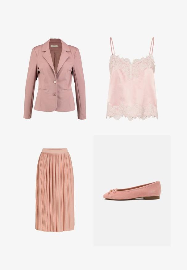 Blazer rosa claro con cuello en pico, diseño de un solo botón, dos botones y dos bolsillos frontales. Tela suave con un ligero brillo.; Camisola de satén rosa claro con ribete de encaje blanco a lo largo del escote y el dobladillo, con tirantes finos y ajustables.; Falda plisada midi de color rosa claro con una cinturilla ancha, hecha de tela ligera, mostrada sobre un fondo blanco.; Bailarina de ante rosa suave con lazo pequeño y detalle dorado en la punta redondeada, tacón bajo y suela lisa.